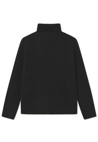 Schwarzer gerippter Strickpullover mit hohem Kragen und langen Ärmeln, ausgestattet mit einem flachen Saum und einer strukturierten Oberfläche auf dem Stoff.