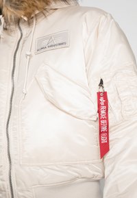 Alpha Industries 45P CUSTOM - Casaco de inverno - jet stram white