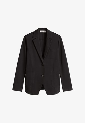 Czarna marynarka wykonana z miękkiego materiału, z klapą z wycięciem, dwoma przednimi kieszeniami i zapięciem na jeden guzik. Prosty fason.