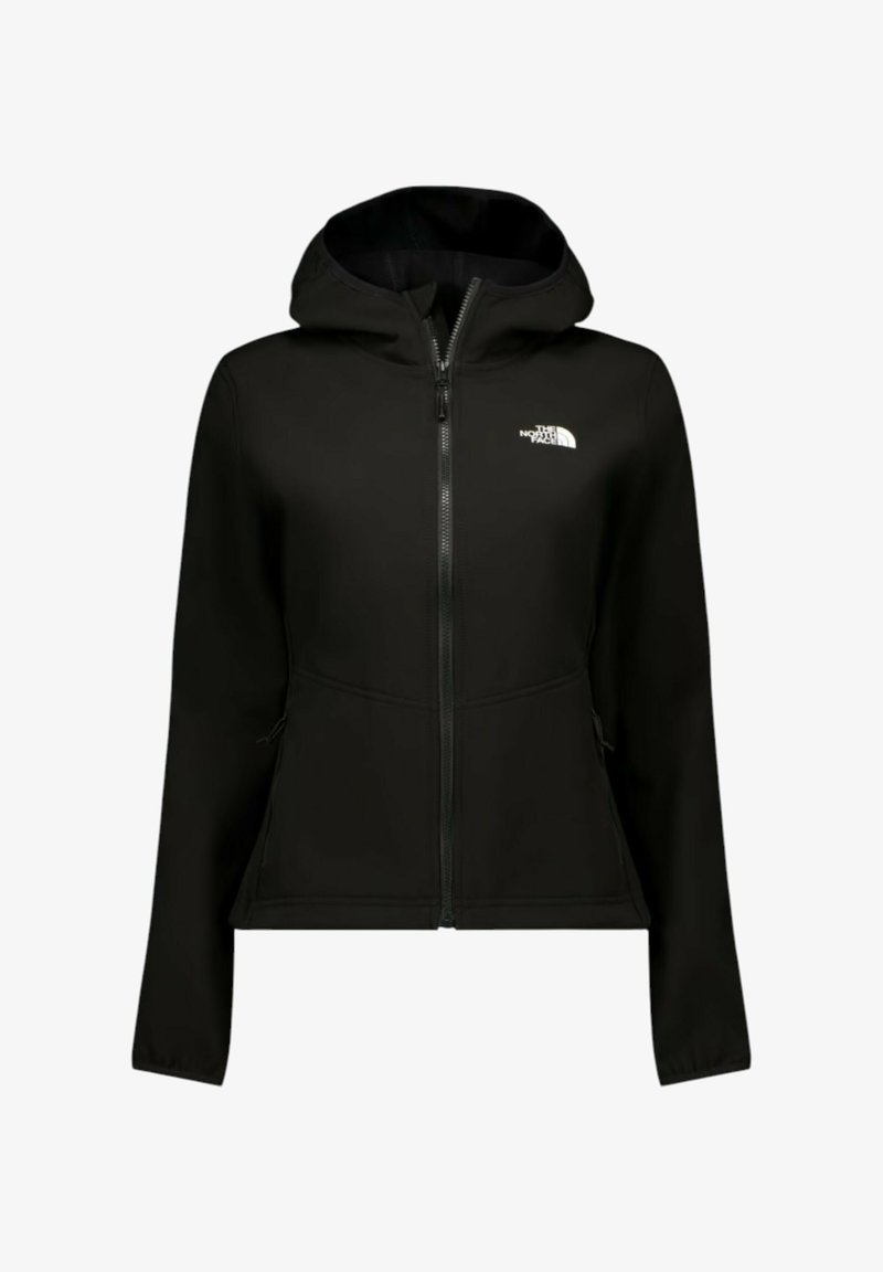 Giacca softshell nera con zip frontale, cappuccio e tasche laterali. Presenta un logo bianco sulla parte superiore sinistra del petto, texture liscia.