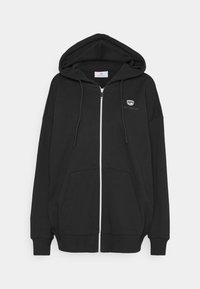 Musta vetoketjullinen huppari pehmeästä puuvillasekoitteesta, jossa on etulogo, sivutaskut ja kiristysnyörillinen huppu, sekä resorit hihansuissa ja helmassa.