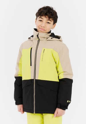 Kleurblokkering winterjack met beige, neon geel en zwarte secties. Het heeft een ritssluiting, capuchon en dubbele voorkoffers.