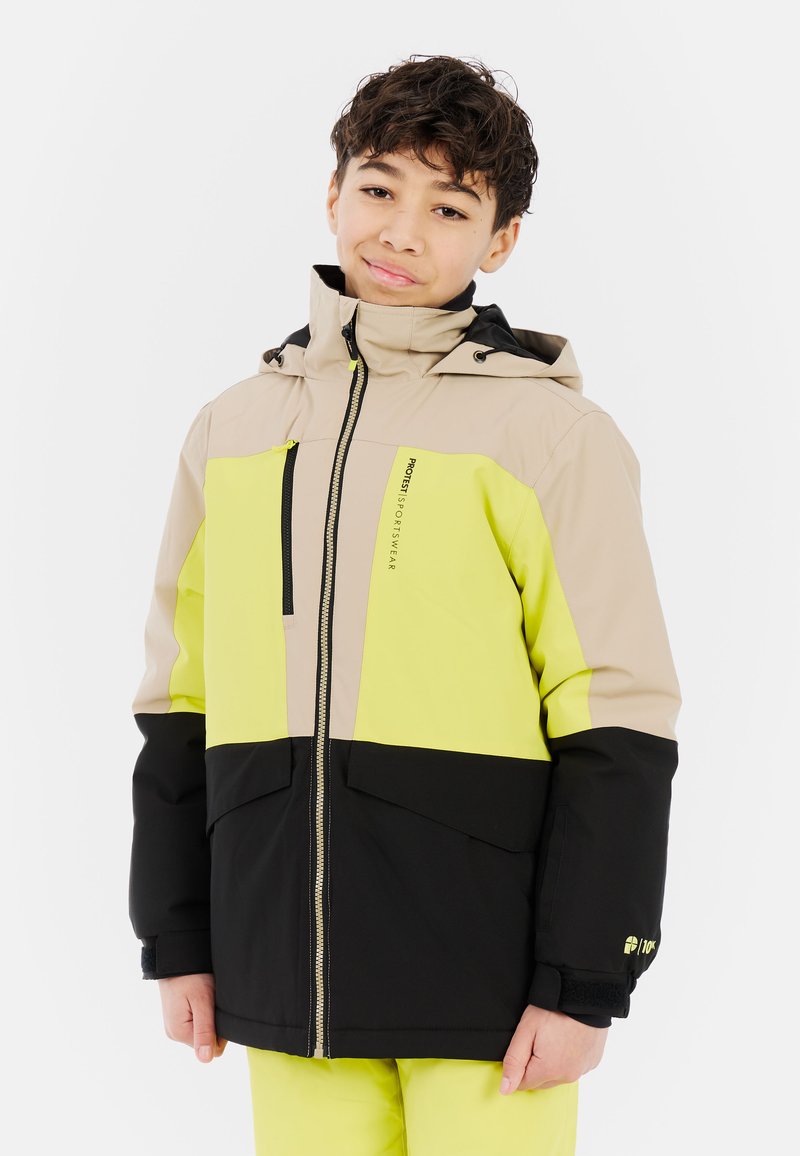Kleurblokkering winterjack met beige, neon geel en zwarte secties. Het heeft een ritssluiting, capuchon en dubbele voorkoffers.