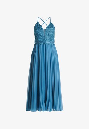 Een blauwe avondjurk met een geplooide rok, ingewikkelde bloemenborduursels op het lijfje en verstelbare kruislings straps.