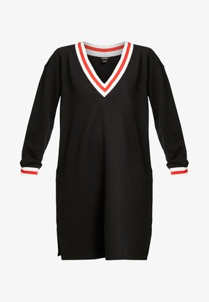 Robe noire à manches longues avec col en V, présentant une bordure rayée blanche et rouge au niveau de l'encolure et des poignets.