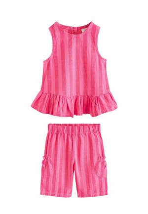 Dievčenský ružový prúžkovaný top bez rukávov s volánovým lemom a zodpovedajúce šortky s elastickým pásom a bočnými vreckami.