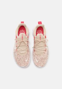 Nike Performance Zapatillas running asfalto - beige