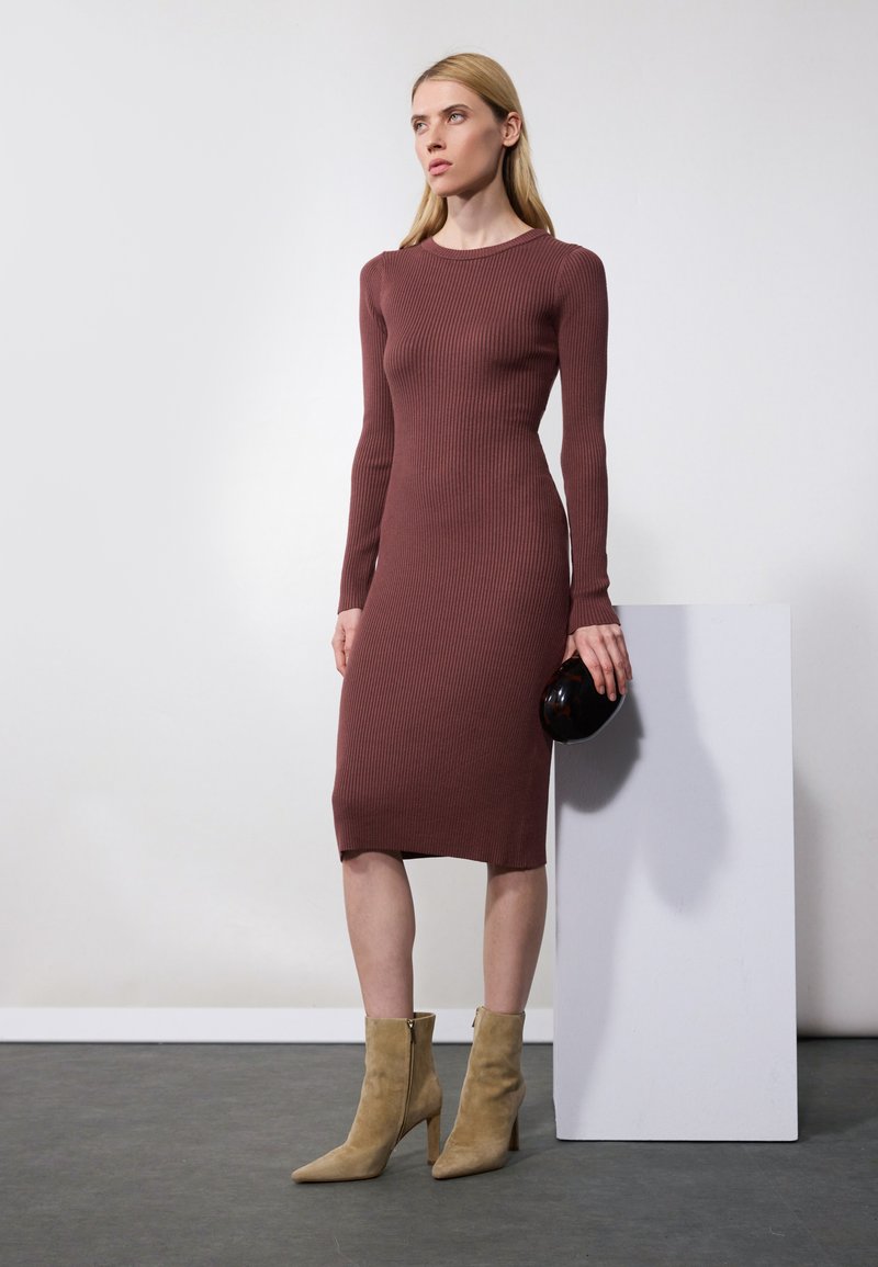 mama jersey dress Anna Field Clean back design
