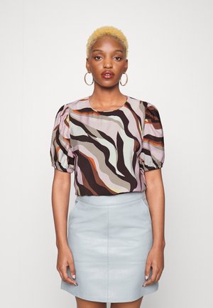 JDYCAMILLE - Blusa - cloud dancer