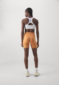 Nebbia HIGH WAISTED BIKER SHORTS - Pajkice - orange