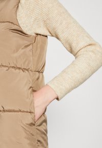 ONLY ONLASTA PUFFER WAISTCOAT - Liemenė - walnut