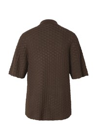 Pull en maille marron à manches courtes, avec un motif losange texturé et un col, présenté de dos sur fond blanc.