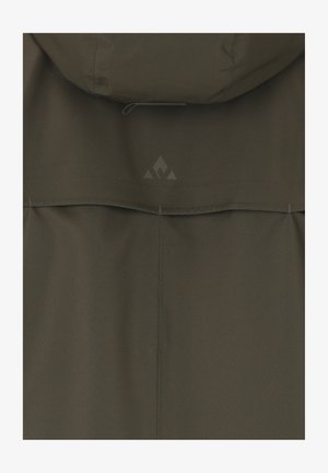 Dunkelolivgrüne Jacke mit einer glatten, matten Textur, einem unter der Kapuze gedruckten Logo und Nahtdetails entlang des Rückens.