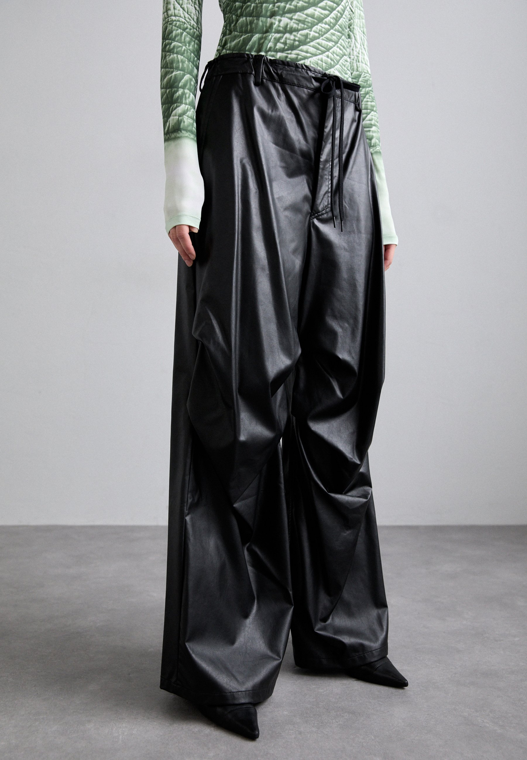 【送料&関税込】MM6 Maison Margiela Black Satin Pyjama Pant 26628341_56409656_600.jpg