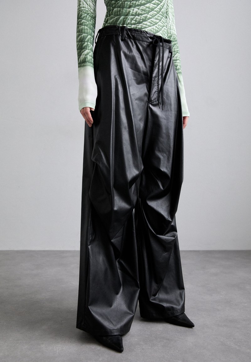MM6 Maison Margiela PANTS - Pantalon classique - black