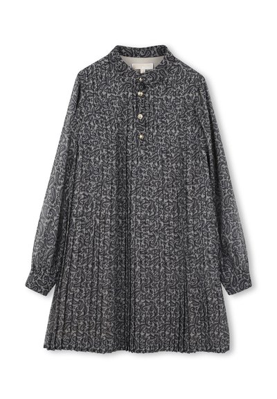 Robe à manches longues en motif paisley noir et gris. Comprend un col boutonnière, des plis et un tissu doux et texturé.