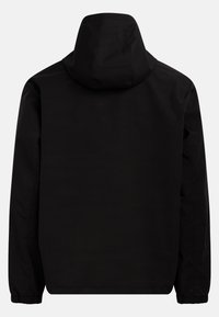 Zwarte jas met capuchon, voorzien van een gladde, matte textuur en elastische manchetten. De achterkant is eenvoudig zonder extra details of patronen.