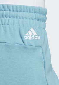 adidas Sportswear ESSENTIALS LINEAR - Športne kratke hlače - preloved blue/white