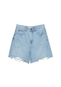 Shorts en denim bleu clair avec un ourlet effiloché, des détails usés, un design à cinq poches et une fermeture à bouton à la taille.