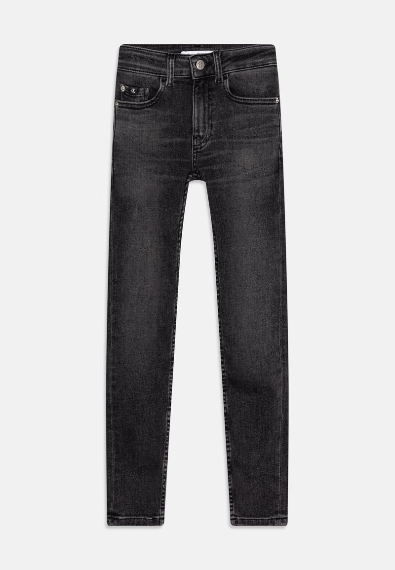 Jeans pitillo de mezclilla negra con diseño clásico de cinco bolsillos, con cierre de botón y una sutil decoloración, que ofrecen una apariencia elegante.