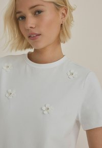 Next Triko s potiskem - white