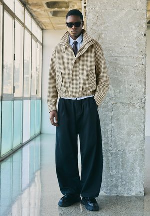 Bershka, CHECKED ZIP-UP - JACKET - Summer jacket - beige