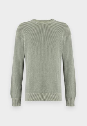 Lys grønn, strikket genser med lange ermer, med ribbestrikket halskant, mansjetter og nedrekant, vist flatt mot en hvit bakgrunn.