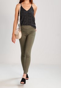 YAS Tall Top - black