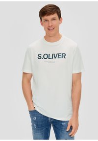 s.Oliver MIT FRONTPRINT - T-shirt print - weiß