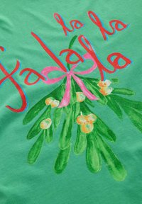 FESTIVE FA LA CHRISTMAS GRAPHIC - Camiseta de manga larga - green