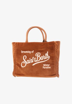 Braune Samttragetasche mit Ledergriffen, mit weißem Text "Träume von Saint Barth Winterparadies" und Fransenverzierung auf einer Seite.