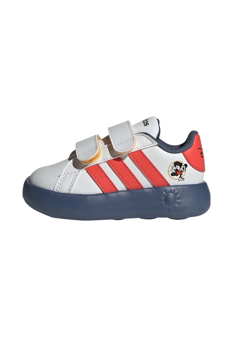 adidas Sportswear DISNEY MICKEY AND FRIENDS GRAND COURT - Lära-gå-skor - cloud white   bright red   preloved ink