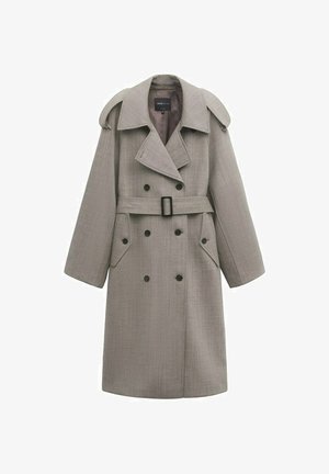 Długi szary dwurzędowy płaszcz trençkot z szerokimi klapami, pagonami na ramionach, paskiem w talii oraz kieszeniami z patkami zapinanymi na guziki.