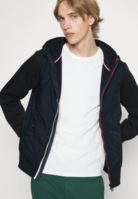 Tommy Hilfiger MEDIA ZIP THRU - Giacca da mezza stagione - desert sky
