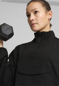 Puma HYPERNATURAL  1/2 ZIP - Outdoorjacka - black