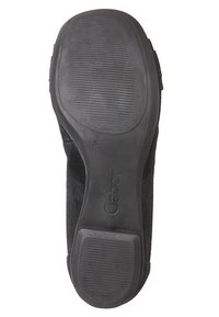 Svart gummisula med texturerat greppmönster. Har cirkulära och rektangulära former, präglad logotyp och en något böjd silhuett.