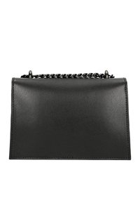 Borsa a tracolla in ecopelle nera con una texture liscia, forma rettangolare e una tracolla intrecciata nella parte superiore per il trasporto.