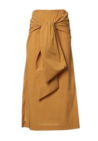 Gonna gialla senape con vita elasticizzata, caratterizzata da un design frontale attorcigliato e una fessura laterale. Tessuto liscio e leggero.