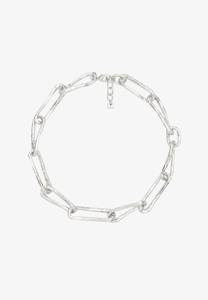 Srebrny łańcuszek na szyję z połączonymi, wydłużonymi owalnymi kształtami. Posiada fakturowane wykończenie i małą złączkę z oznaczeniem marki.