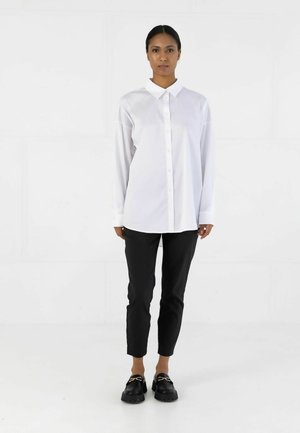 BOXY CLASSIC - Button-down blouse - white