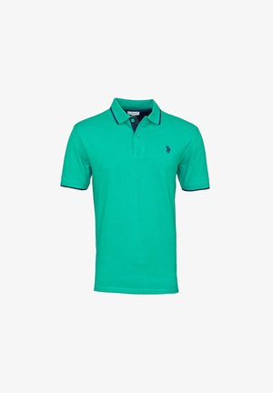 Polo en coton bleu sarcelle avec un col bleu marine, doté d'une patte à trois boutons et d'un logo brodé sur la poitrine gauche.