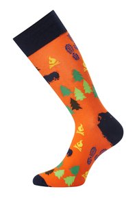 Orange sokker med sorte, grønne og blå grafik af træer, telte og fodaftryk; ribbet marineblå ribkant; blødt strikket materiale.