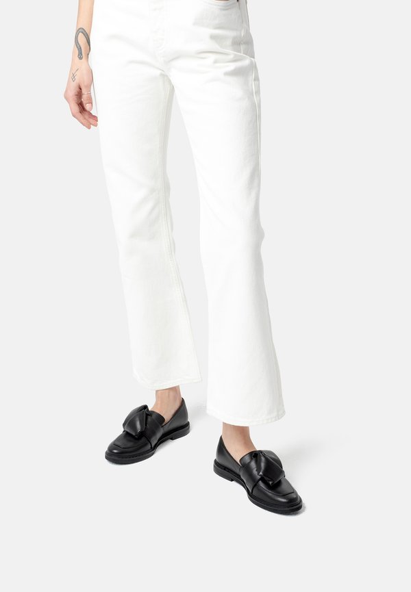 CROSS THE LINE - Slipper