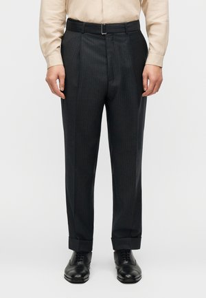 HUGO PINSTRIPE - Nohavice chinos - dark grey/white
