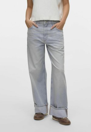 GESCHNITTEN VMDARCY MID RISE WEITER BEINSCHNITT - Jeans Relaxed Fit - light grey denim