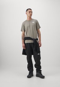 The North Face TEE GRAPHIC - Αθλητικό μπλουζάκι - cavern grey