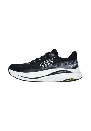 Zapatillas deportivas negras con parte superior de malla, mediasuela blanca, marca "PROPEL", suela texturizada y detalles "MAX CUSHION" y "GOODYEAR".