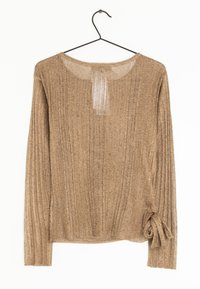 Langsleeve geribbelde top in metallic bruine stof, met een ronde halslijn en een strikaccent aan de onderlinkerkant.