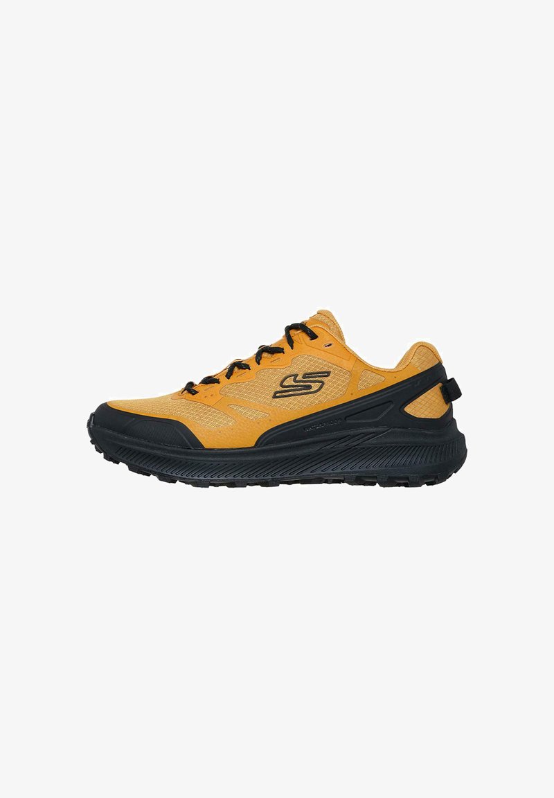 Zapatilla de running de malla amarilla con acentos negros, que presenta una suela acolchada y un patrón texturizado. Cordoneras y tirador incluidos para facilitar el calzado.