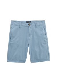 Shorts bleu clair en tissu doux, avec une fermeture à bouton à l'avant, des passants de ceinture et deux poches latérales. Texture lisse et unie sans motifs.